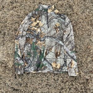 Realtree long sleeve shirt (medium)